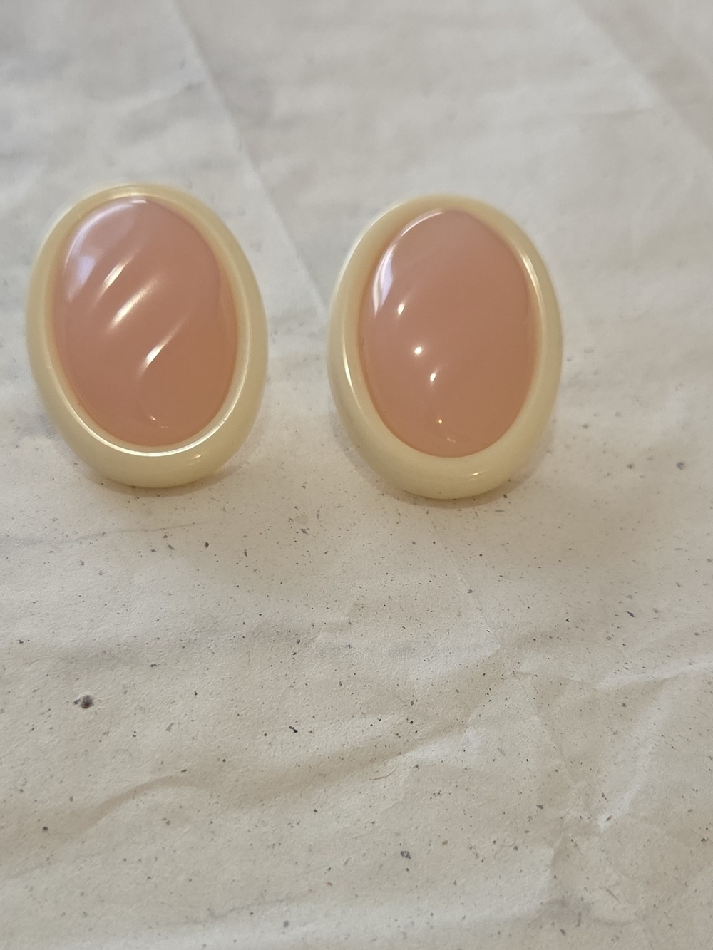 Vintage Avon "Shades of Spring" Lucite Oval Pink & Cream Plastic 1990 Earrings